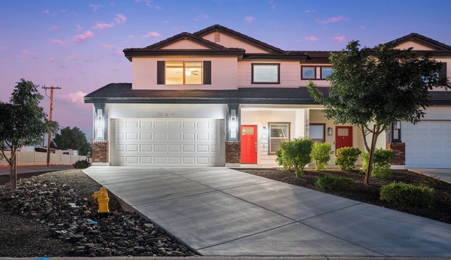 Superstition Views - 3 Bedroom 2.5 Bath w/a Fun Backyard!