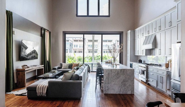 The 1300 | Luxe 7BR Pool&Spa · Parade Block