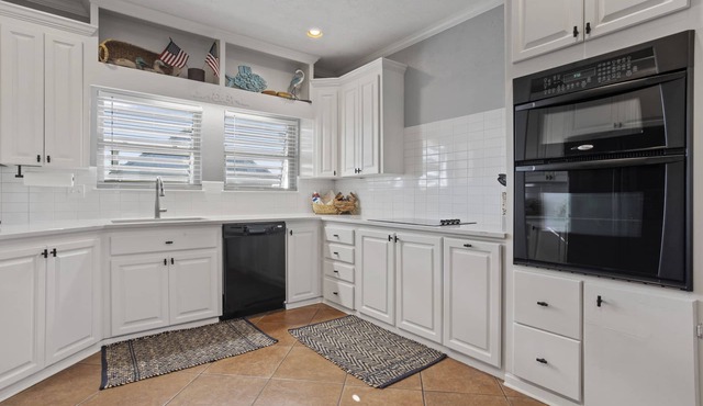 The Bayhouse - Unobstructed Views, Beautiful Sunsets, and a Boat Ramp.