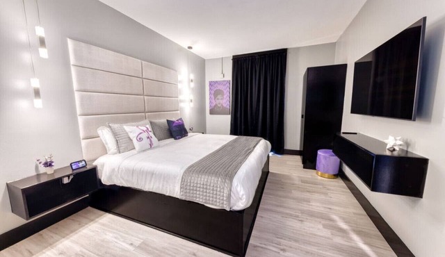 The Bella`s Purple Prince Suite, Sleeps 2, Private Balcony