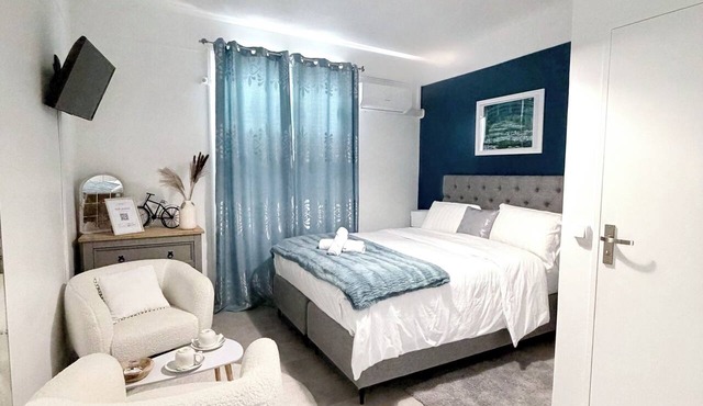 The "Bonheur" Room: elegant and fully equipped with every comfort.