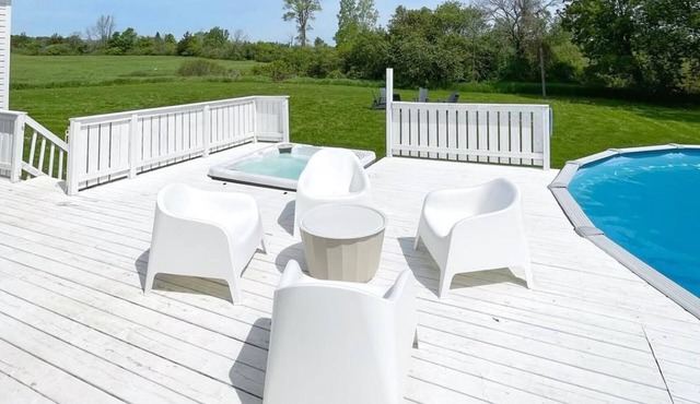 The Canada House | 4-Bedroom Retreat in Prince Edward County | Pool and Hot Tub