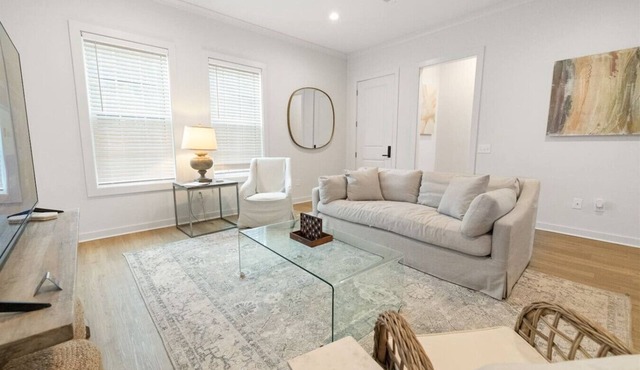 The Chandeluer Shore #9 - Steps to Beach, Pool, Pets Welcome w Fee