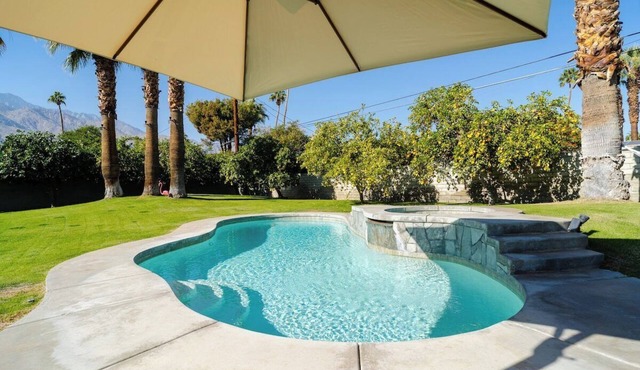 The Desert Orchard · 3 King Beds! Private! Salt Water Pool & Spa! Pets!