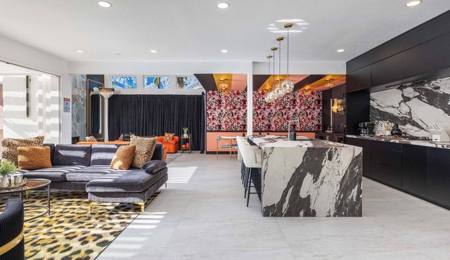 The Golden Palm 7Bdrm Lavish Old Hollywood Oasis!