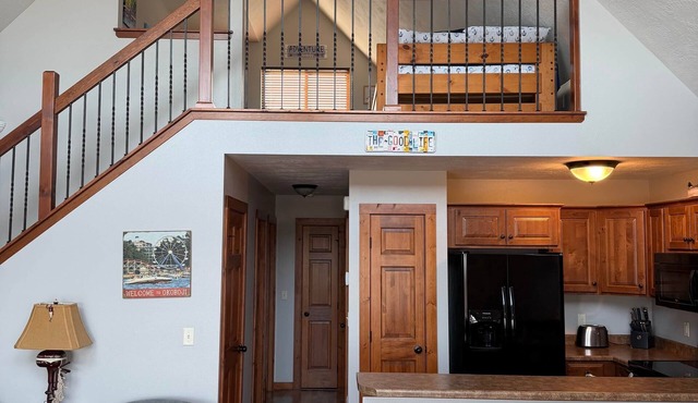 The Good Life - Okoboji cabin in Bridges Bay