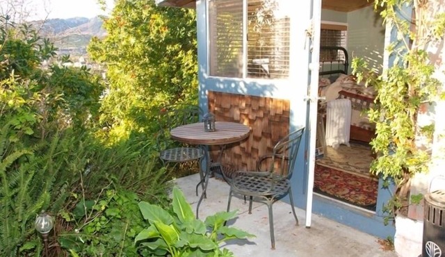 The Hummingbird Cottage, Treehouse & Garden - Ocean & Mountain Views