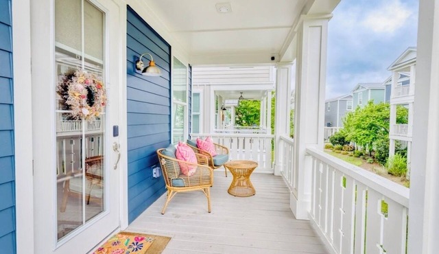The Navy Blue Bungalow- Cozy Cottage on the MS Gulf Coast