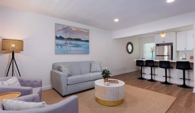 The Nest in OS-Steps to Downtown, Minutes to the Beach + Golf Cart Available