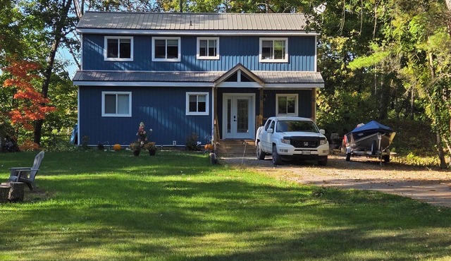The Pug House. Renovated, fully equipped cottage on Moira lake. Now with wifi.