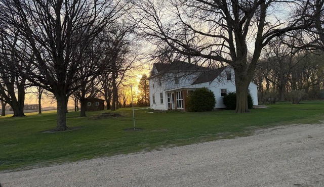 The Unplugged Homestead - Farmhouse Retreat Near Fairmont and Odin, MN