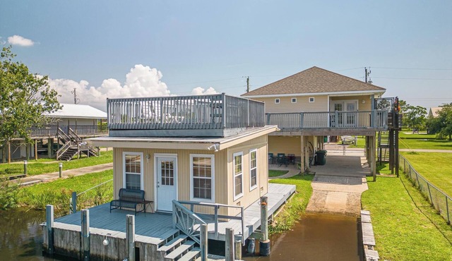 "The Zion" - 2 Bedrooms 2 Bath Tiki Hut Private Boat Launch