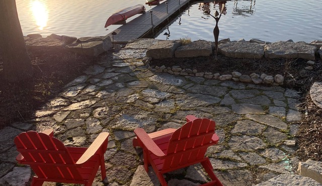 This family retreat offers the best of both worlds!