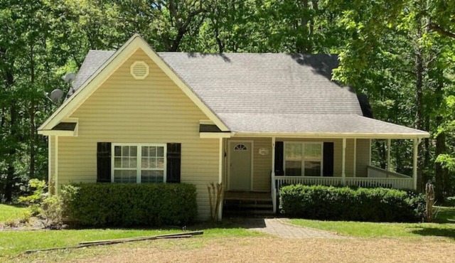 This home is close to Sardis Lake, Batesville, Oxford, Senatobia, and Southaven.