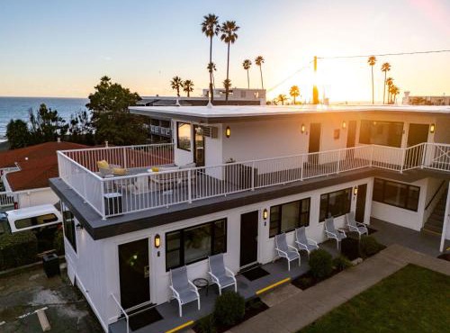 Tides Oceanview Inn and Cottages
