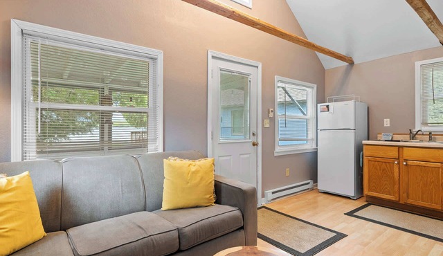 Tiger Lily Cabin: Sunset Shores Kangaroo Lakefront