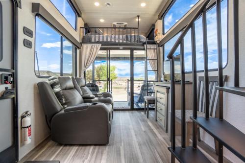 Tiny Home Lodge near Zion and Bryce National Parks Hot Tub Coyote Moon
