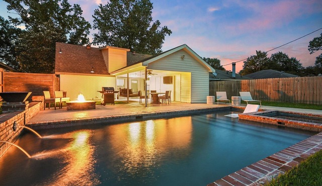 Town Centre Location | Private Pool | Hot Tub