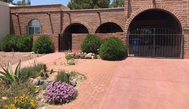 Townhouse located on the last hole of golf course minutes from the clubhouse