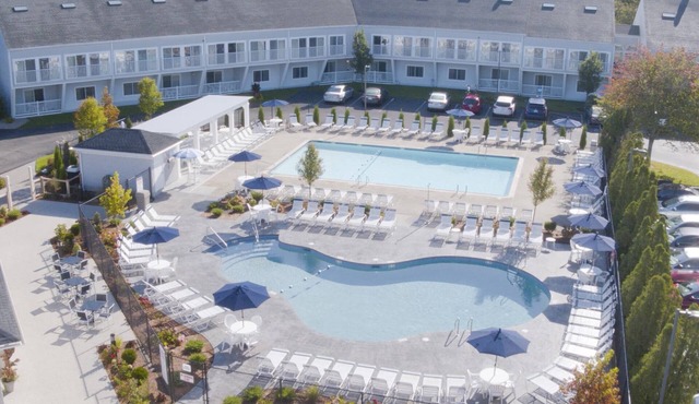 Townhouse unit at The Cove Resort just outside Hyannis: Week 28 July