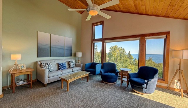 Tranquil 3 bedroom North Shore retreat with views of Lake Superior or Poplar River