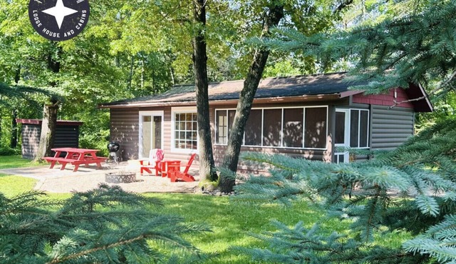True North Little Cabin has an Outdoor Sauna and Tennis Court in Nisswa, MN, near Brainerd. Sleeps 2-4 pp.