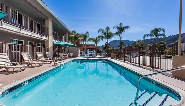 Two Large Room Near Scenic Temecula Wineries!