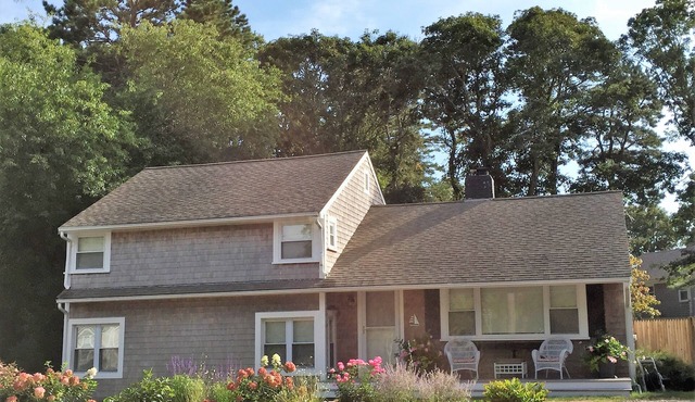 Updated 5 bedroom home only half a mile To Craigville Beach