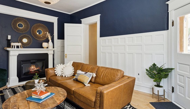 Updated Apt - Close to everything!