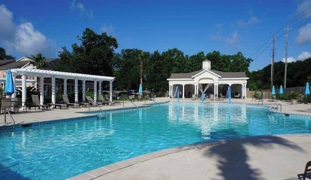 Vacation Paradise near beach, pool/hot tub sleeps 6