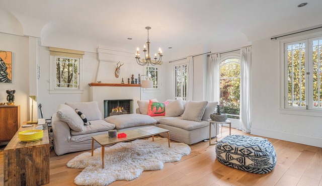 Venice Beach Villa: private luxury, sundeck, prime in-demand location