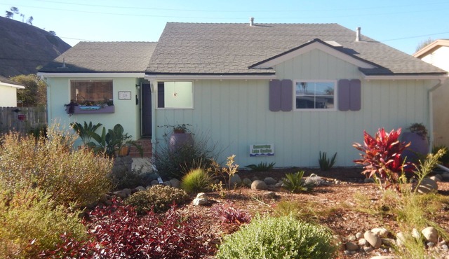 Ventura Oasis on a beautiful, quiet tree lined street, close to downtown & beach