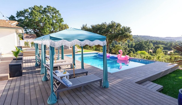 Vibrant 3.5-acre Paso Escape with Pool, Hot Tub & Views!