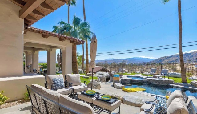 Villa Mariposa: Secluded Luxury, Pano View, 5 BRs