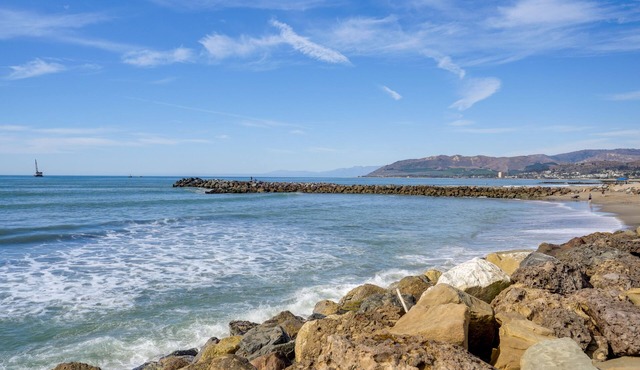 Viva Ventura: Duplex with Patio - Walk to Beach!
