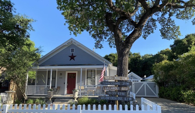 Walk only two blocks to downtown with private backyard space! Pet-Friendly!