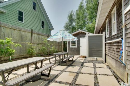 Walk to Beach! Oak Bluffs Home & Studio