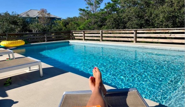 WALK TO PRIVATE ACCESS "PET FRIENDLY BEACH" ENJOY PRIVATE POOL & HOT TUB
