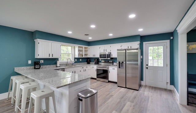 Walk to Stores: Home in Historic Shepherdstown!