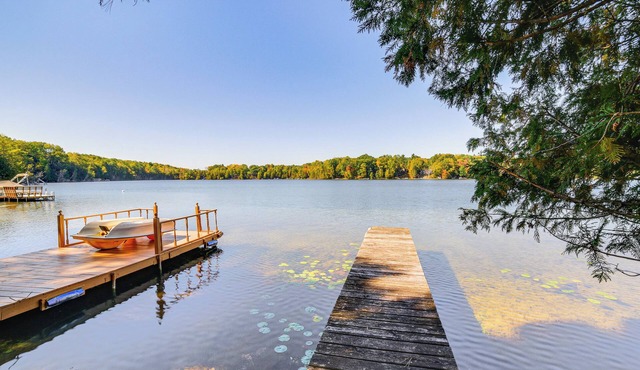 Walk to Water: Lake House in Suring!