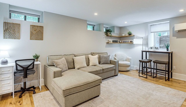 Walkable for DC250! Stylish Studio in Adams Morgan