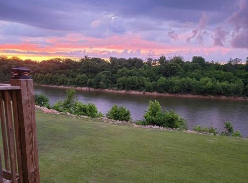Waterfront Bama Getaway-20 min to UA