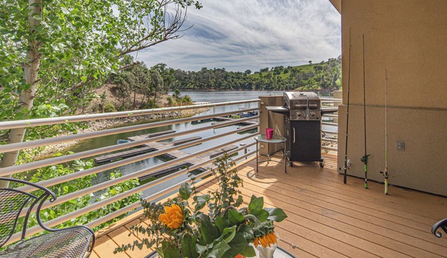 Waterfront Lake Tulloch Townhome Steps From Marina