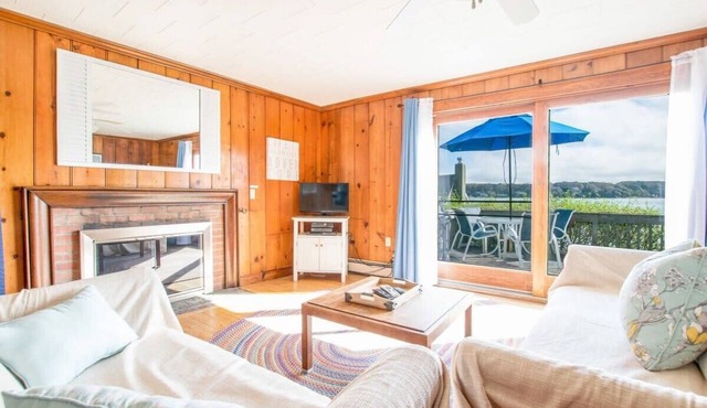 Waterfront with Amazing views! Dog Friendly!