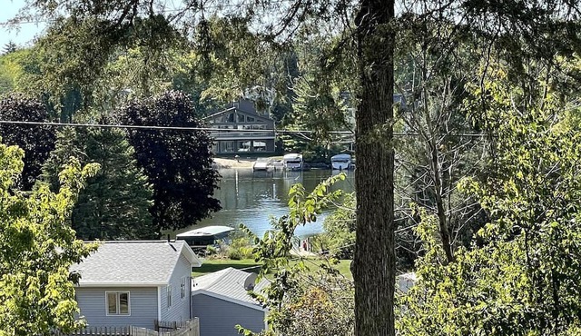 Weekend Getaway at a Bed and Breakfast by a Peaceful Lake near Milwaukee, Wisconsin