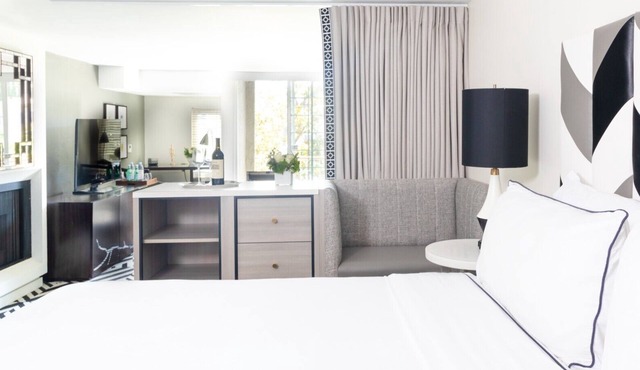 West Hollywood Oasis | Rooftop Pool & Luxury Suites l 2 Signature King Suite