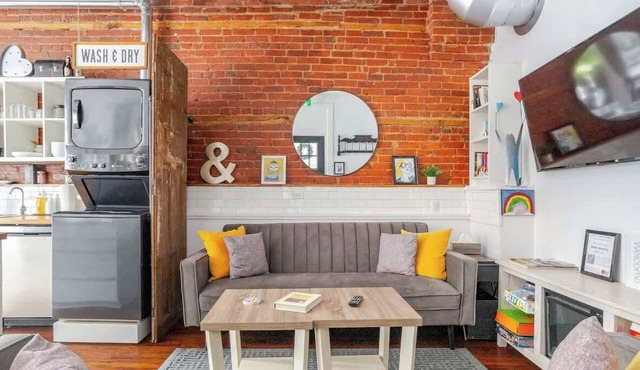 Wi-Fi + Laundry + Parking | Quiet Downtown Escape