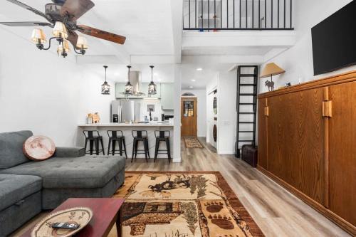 Wilderness Hideaway-Across from the pool & spa