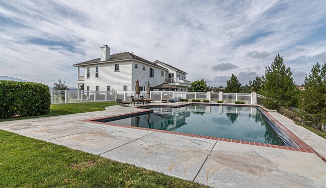 Wine Country Estate, Behind Gates, 6 Acre Luxury Pool Estate, Great location!