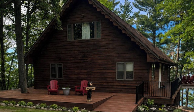 Woman Lake Cabin - Private Lakefront - 5 Bedrooms - 3 Bathrooms - Sleeps 10
